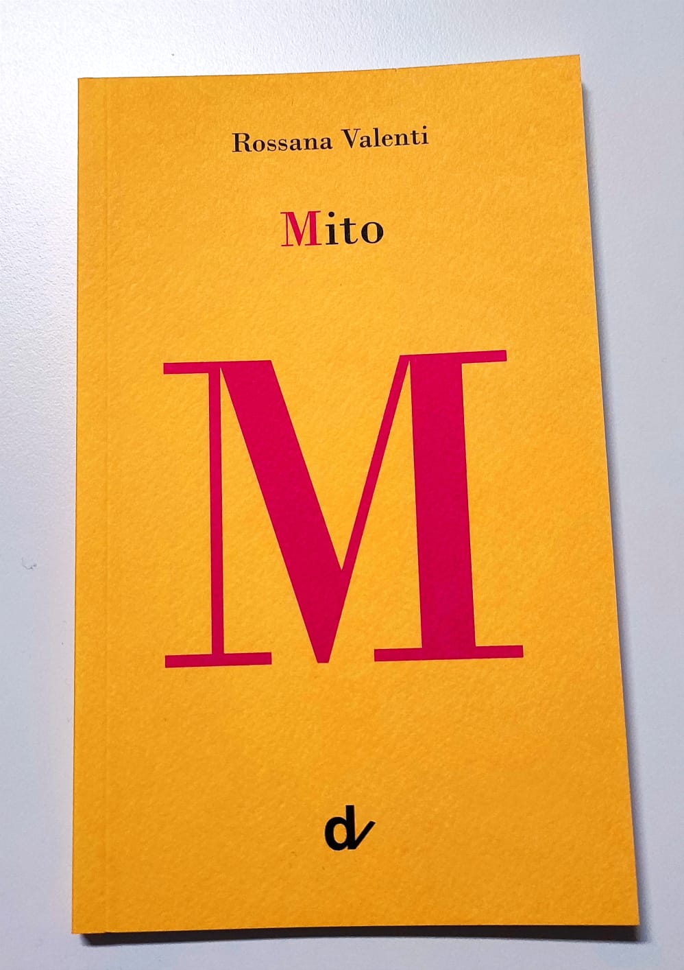 Allo Spazio Libreria Laterzagorà il libro Mito di Rosanna Valenti