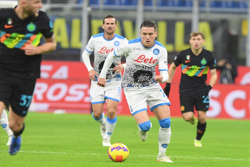 Calcio Napoli, prima sconfitta con tante emozioni, l'Inter vince 3-2