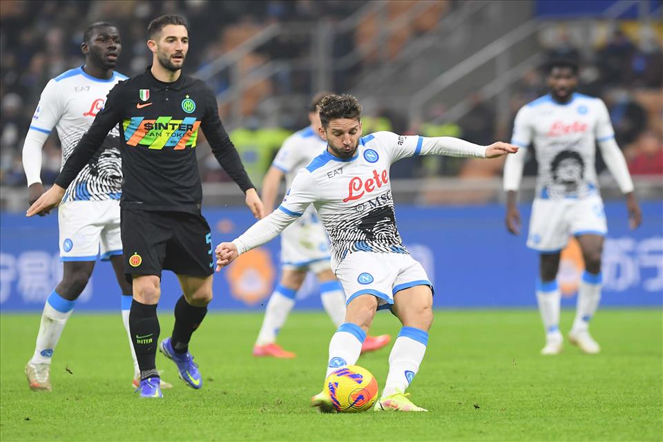 Calcio Napoli, prima sconfitta con tante emozioni, l'Inter vince 3-2