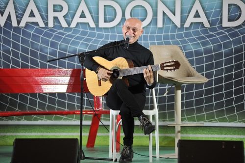 Successo dal Parco Commerciale Grande Sud per il Maradona Day su Canale 21 Successo dal Parco Commerciale Grande Sud per il Maradona Day su Canale 21