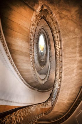 Rogiosi Editore presenta 'Napoli Babilonia' di Vittorio Del Tufo e Sergio Siano