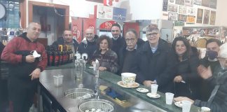 Arzano, Caffè di solidarietà al Bar Roxy, senatore Ruotolo: "Armando non deve restare solo"
