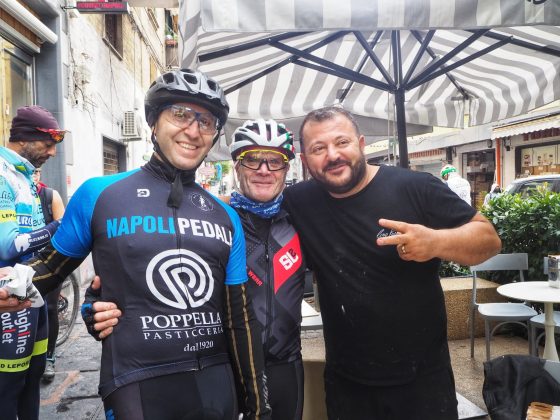 Napoli Obliqua, ciclisti alla scoperta della citt&agrave;. Foto e video