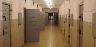 Senegalese arrestato muore in carcere Santa Maria Capua Vetere: "Vogliamo la verità"