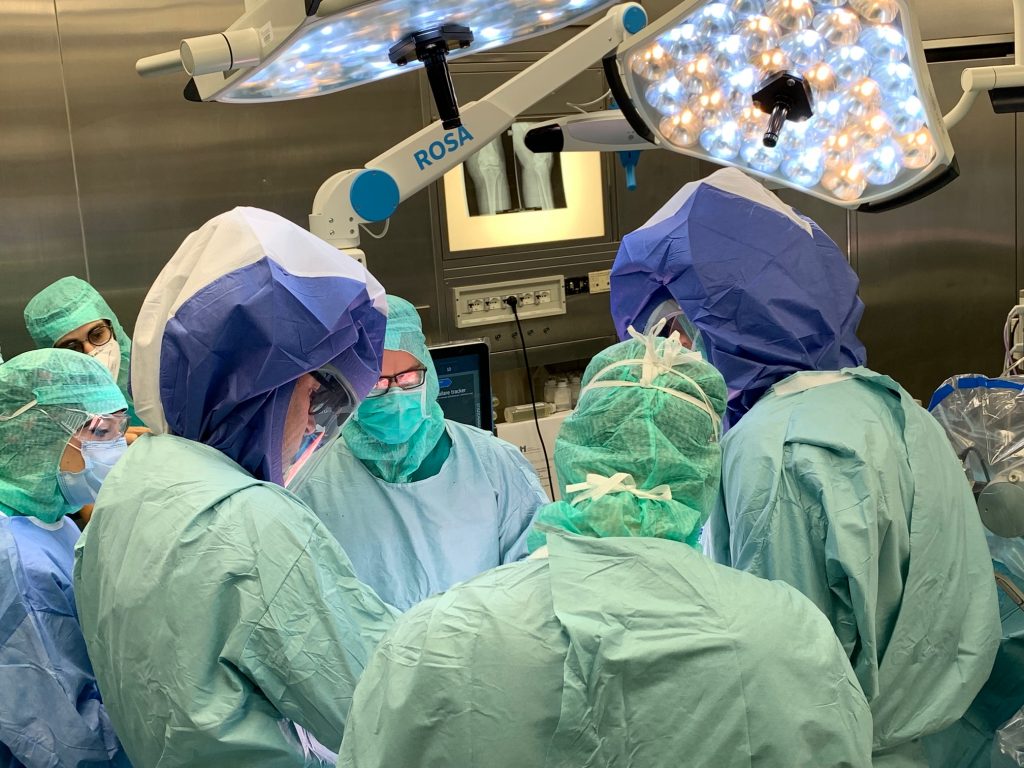 Chirurgia estetica. Perché non mi rifaccio: madre e figlia si raccontano