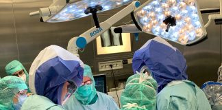 Chirurgia estetica. Perché non mi rifaccio: madre e figlia si raccontano