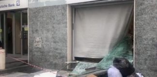 Casoria, rapina in banca: portata via la cassa continua