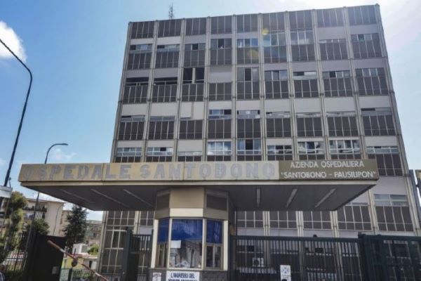 Ospedale Santobono, fuori pericolo l’11enne ricoverato in terapia intensiva per Covid Ospedale Santobono, fuori pericolo l’11enne ricoverato in terapia intensiva per Covid