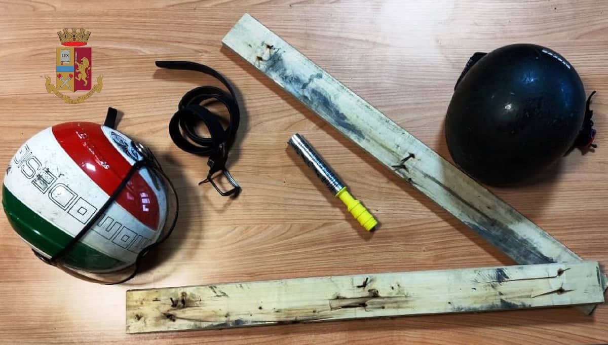 Napoli Lazio, scontri tra tifosi e polizia: 5 arresti Napoli Lazio, scontri tra tifosi e polizia: 5 arresti