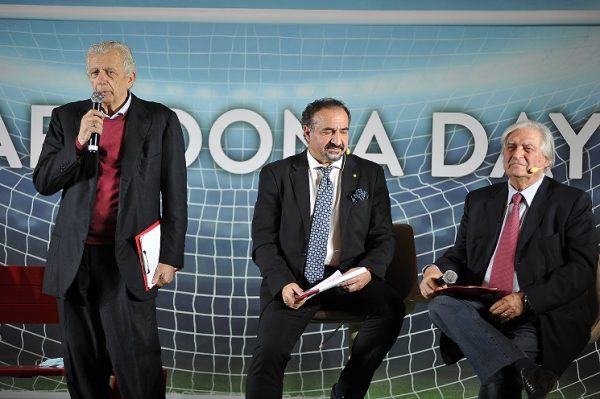 Successo dal Parco Commerciale Grande Sud per il Maradona Day su Canale 21 Successo dal Parco Commerciale Grande Sud per il Maradona Day su Canale 21