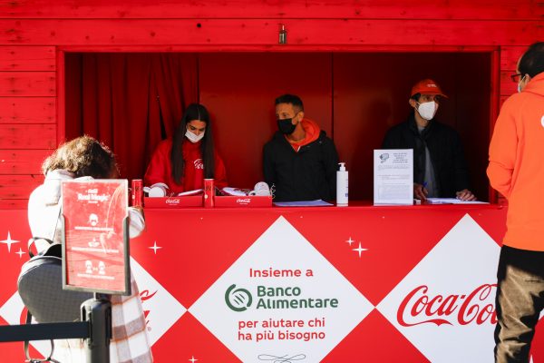 Il Real Magic Village di Coca-Cola accende il Natale di Piazza Dante