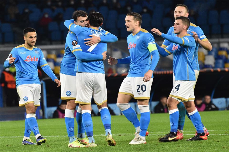 Il Calcio Napoli batte il Leicester 3-2 ma arriva secondo nel girone di Europa League Il Calcio Napoli batte il Leicester 3-2 ma arriva secondo nel girone di Europa League