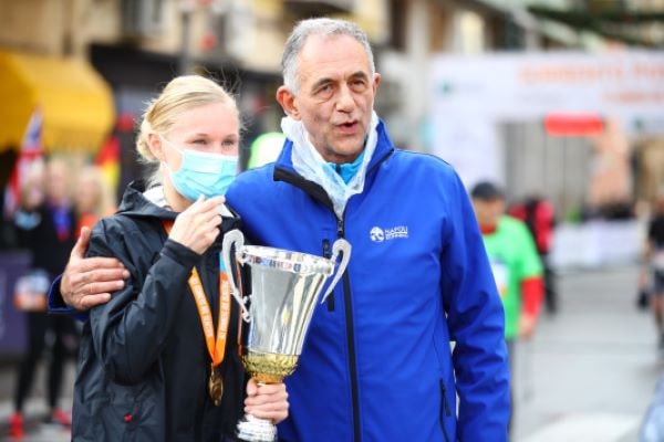 Sorrento-Positano, vince il sorrentino Luca Gargiulo: tripletta e record per Noora Honlaka