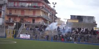 Napoli, partita tra licei finisce con un lancio di petardi