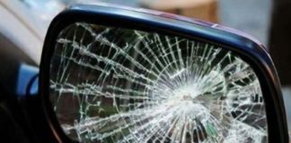 Pozzuoli, truffa dello specchietto ai danni di un’anziana: due denunciati