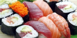 Sushi al ristornate a Napoli, donna muore poco dopo