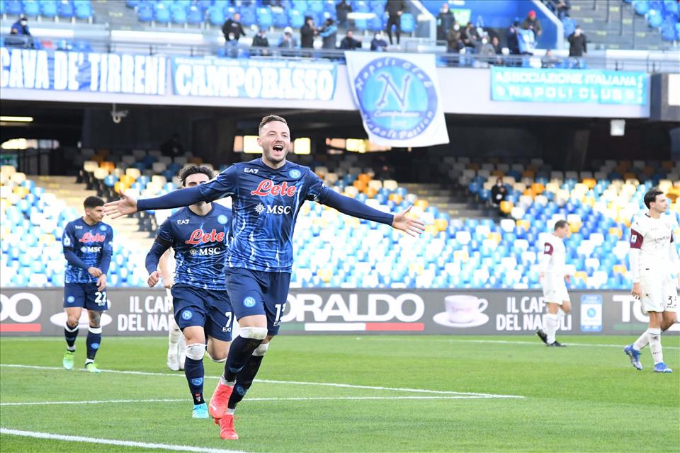 Il Calcio Napoli passeggia sui resti della Salernitana 4-1