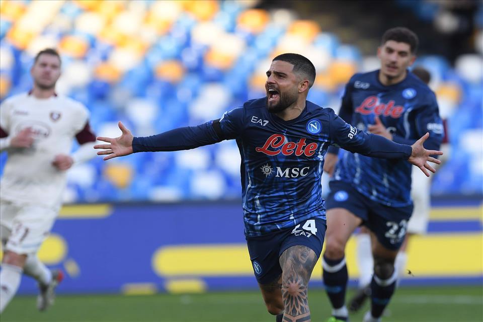 Il Calcio Napoli passeggia sui resti della Salernitana 4-1