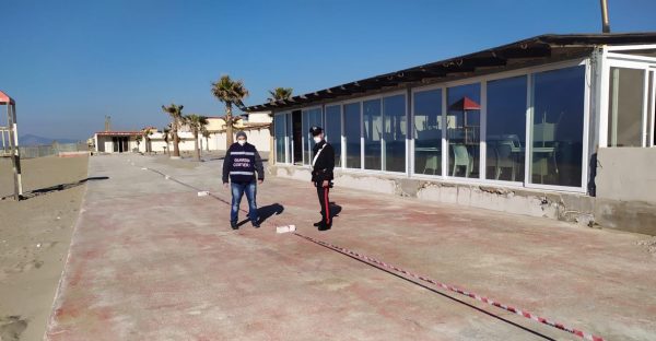Pozzuoli, lido sequestrato per abusivismo e rifiuti stoccati illecitamente Pozzuoli, lido sequestrato per abusivismo e rifiuti stoccati illecitamente