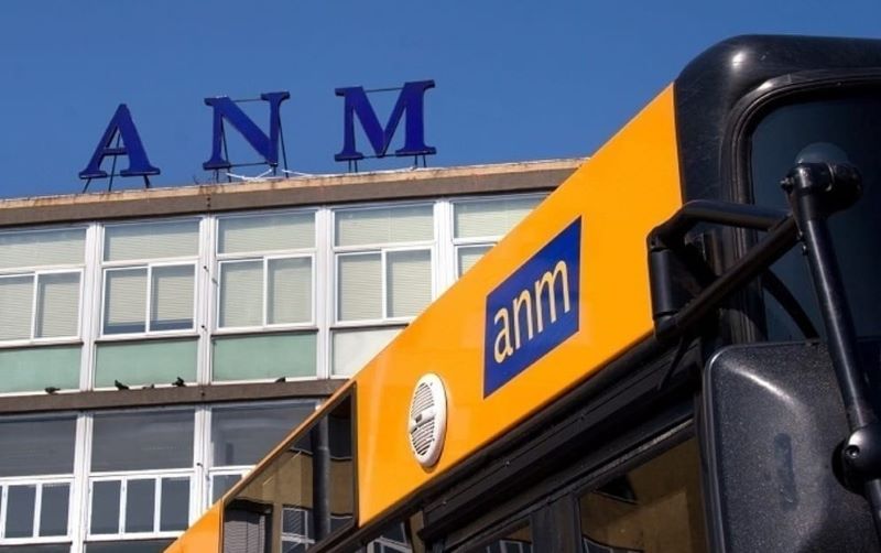 Scatta la polemica per la decisione di Anm di sospendere in via temporanea ben 8 linee bus a Napoli. Simeone: 