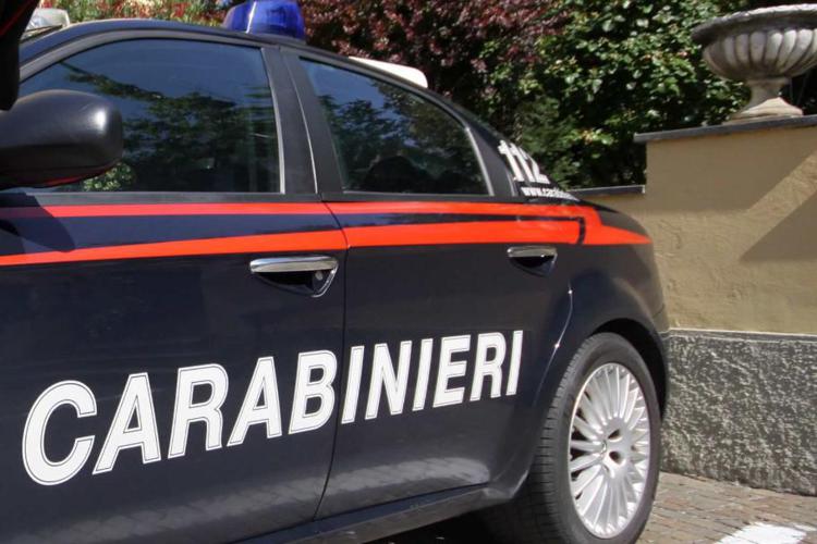 Napoli, rapina e sequestro persona: arrestati 2 carabinieri