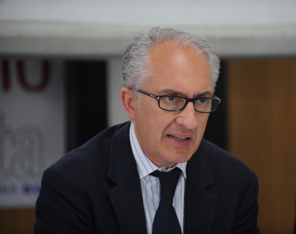 Scuole, il sindaco di Caserta sulla linea di De Luca: “Serve slittamento del ritorno in classe”