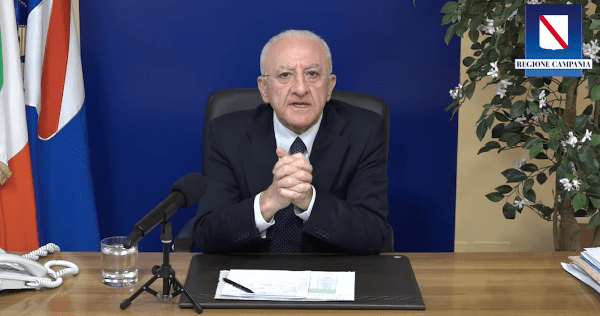 Covid 19, De Luca ancora contro il Ministero dell’Istruzione: “Mistifica i dati” (VIDEO) Covid 19, De Luca ancora contro il Ministero dell’Istruzione: “Mistifica i dati” (VIDEO)