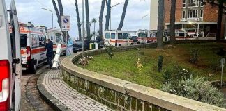 Ospedale Cotugno, tornano le ambulanze in fila per ore