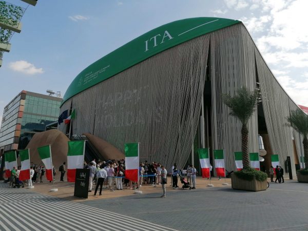 Expo 2020 Dubai, Leonardo: Sheikha Mozah Al Maktoum in diretta dal Padiglione Italia