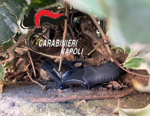 Fuorigrotta e rione Traiano, controlli dei Carabinieri: trovate 2 pistole