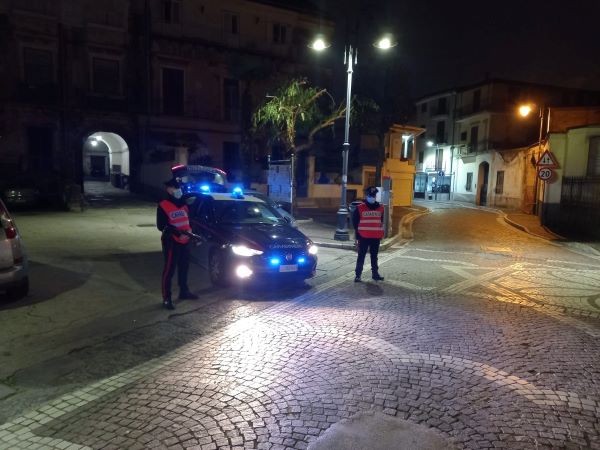 Frattaminore, controlli notturni dei Carabinieri: sequestrato un arsenale