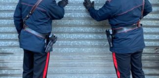 Fuorigrotta, sorpreso mentre forza saracinesca bar: preso