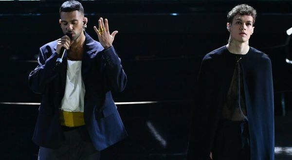 Sanremo 2022, l’ironia di Drusilla Foer e l’ovazione per Cesare Cremonini: Mahmood-Blanco di nuovo in testa