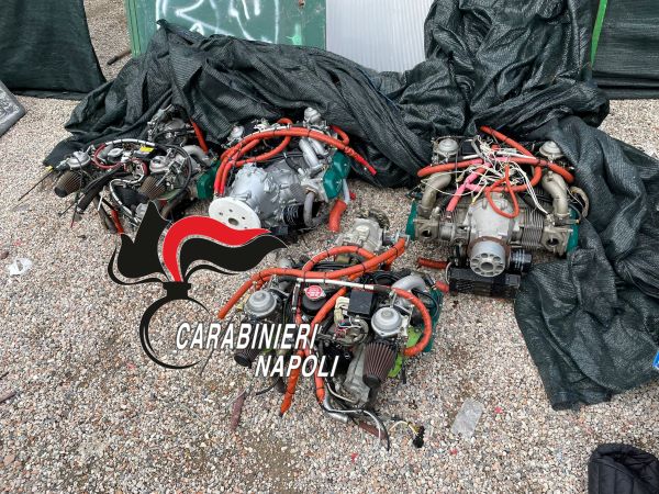 Giugliano, campi Rom al setaccio dei Carabinieri: trovati 4 motori di aerei rubati