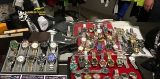 Eboli, vende su social merce contraffatta: denunciato 23enne