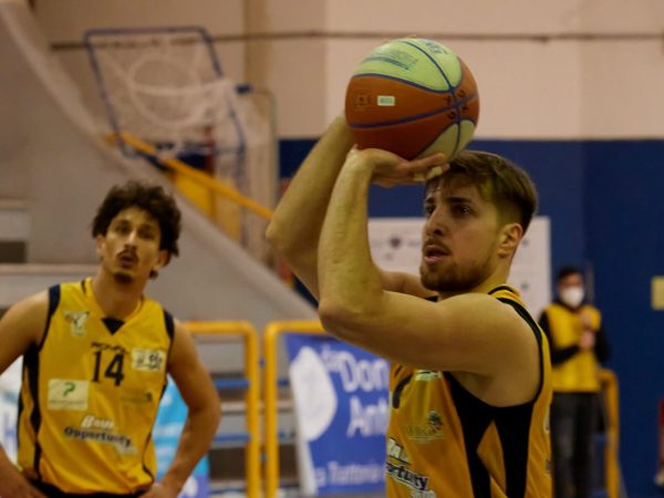 Basket, Virtus Bava Pozzuoli vince al Pala Padua contro Ragusa 74-75