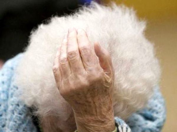 Chiaia, violenze e minacce in residenza anziani: tra vittime donna di 100 anni