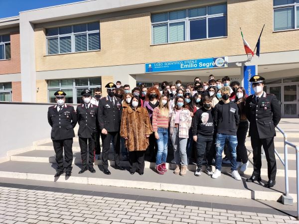 Mugnano, Carabinieri promuovono la cultura della legalità a scuola: incontro al Liceo Segrè