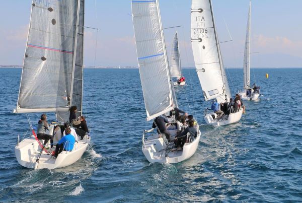 A scuola in barca a vela: sinergia tra Club Velico Salernitano, Liceo Severi e Gruppo Iovine