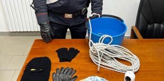 Ponticelli, spacciavano droga col paniere: arrestata coppia