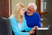 Un Posto al Sole, anticipazioni al 5 dicembre: Raffaele pronto all’addio? Un Posto al Sole, anticipazioni al 5 dicembre: Raffaele pronto all'addio?