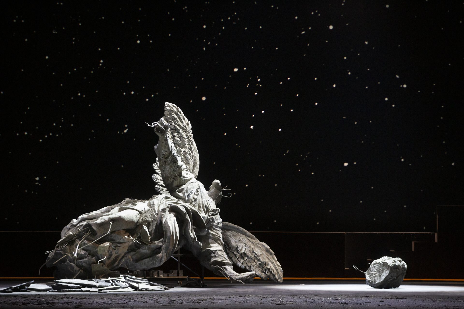 Al Teatro San Carlo torna la Tosca di Puccini con la regia Di Edoardo De Angelis