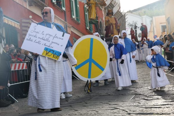 Procida 2022, dai Misteri in processione omaggio all’Ucraina e alle vittime del Covid