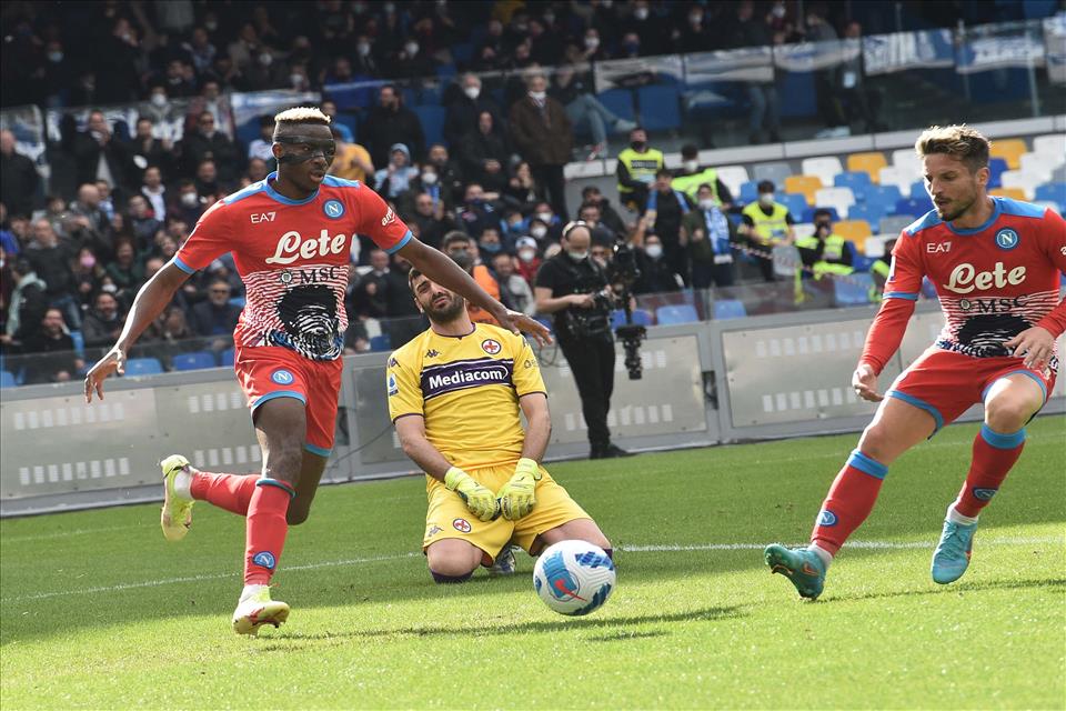 Fatal viola: la Fiorentina vince 3-2 e affonda il Calcio Napoli