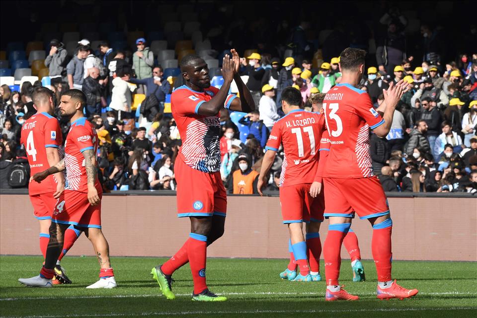 Fatal viola: la Fiorentina vince 3-2 e affonda il Calcio Napoli