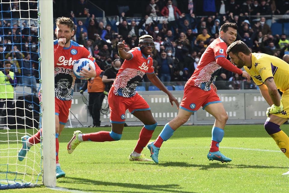 Fatal viola: la Fiorentina vince 3-2 e affonda il Calcio Napoli