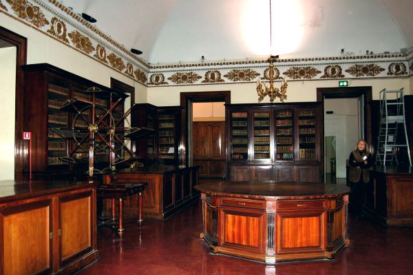 Palazzo Reale e Biblioteca Nazionale: ecco il restauro del Leggio di Maria Carolina