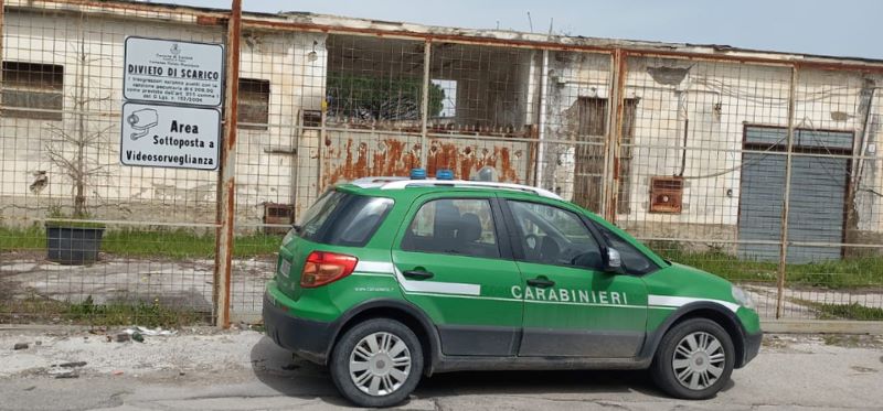 Saviano, “Ex Macello” pieno di rifiuti: Carabinieri sequestrano area di 2000 mq