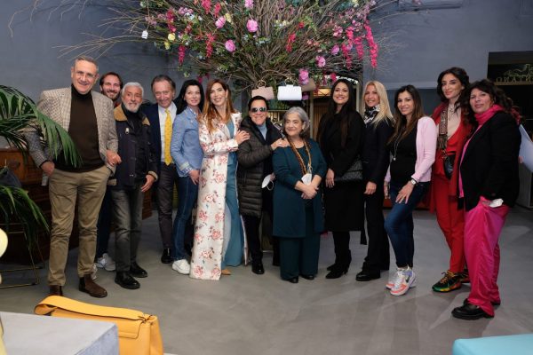 Finalmente primavera, finalmente tanti napoletani e turisti a spasso a Chiaia