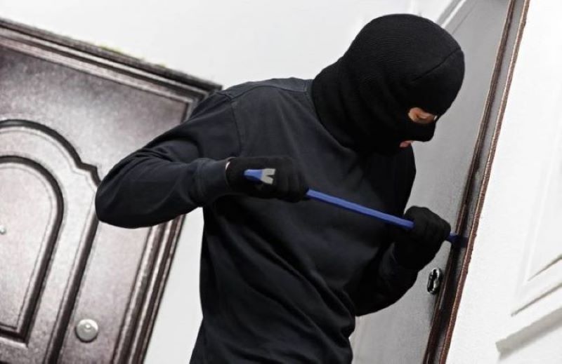 Acerra, Carabinieri scoprono “topi d’appartamento”: arrestato un 45enne